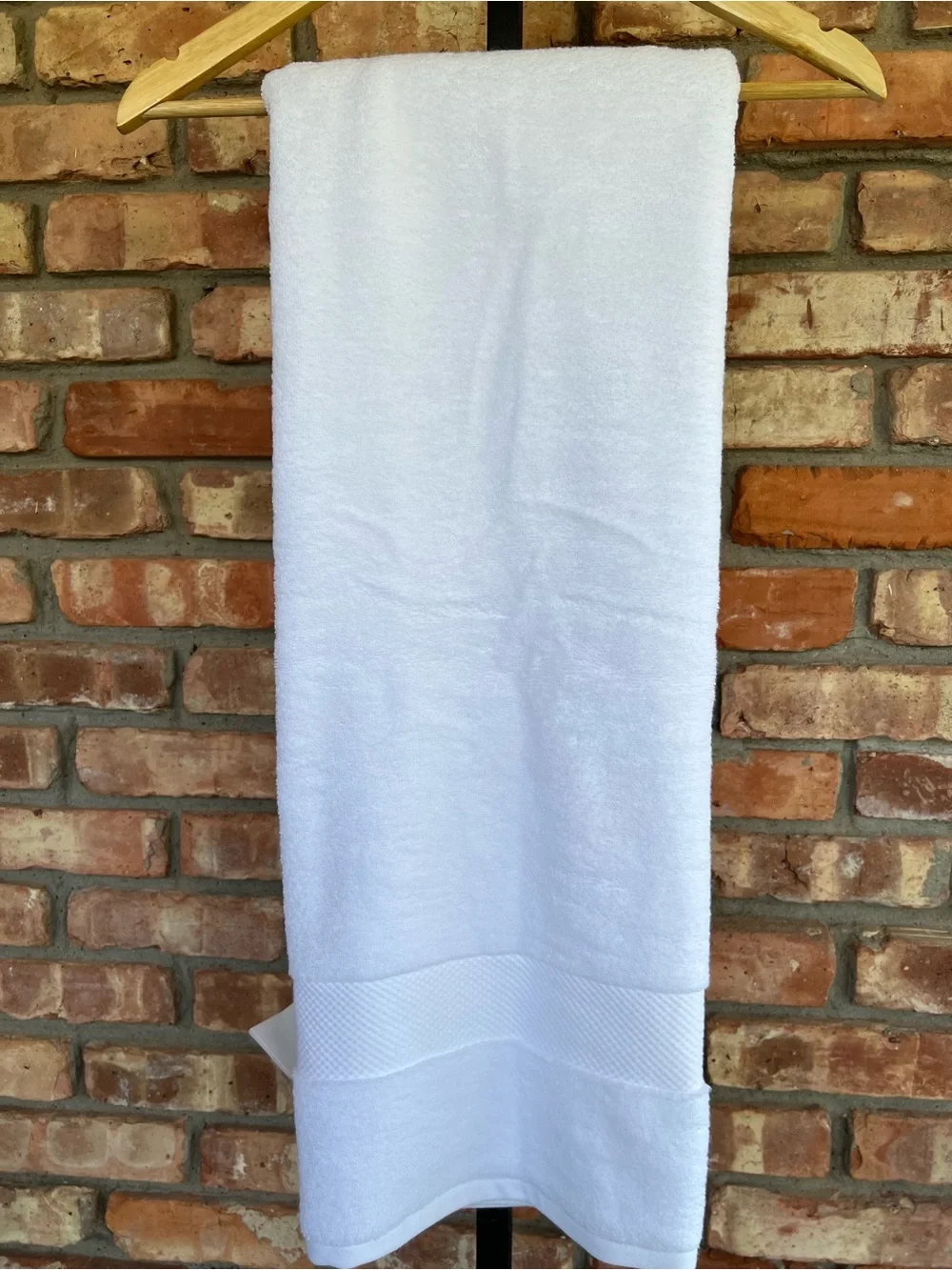 Nate Berkus White Thick Plush Cotton Bath Towel 30x56 New with tags.